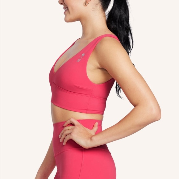 New With Tags - Lululemon x Peloton Align V-Neck Bra, Light Support, C/D Cup, 4 - Picture 2 of 10